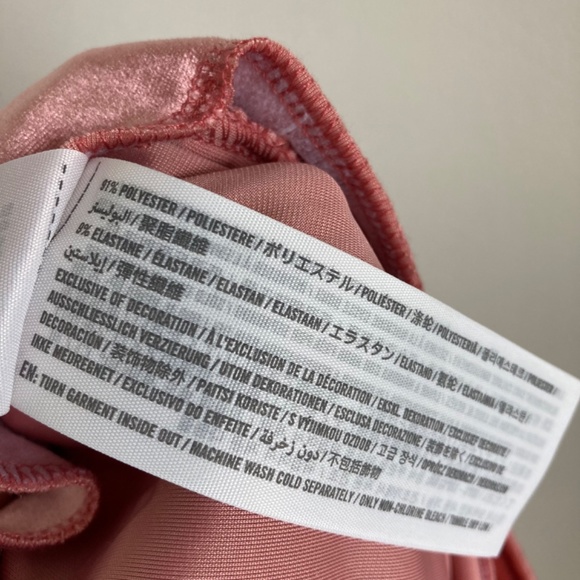 New Abercrombie and Fitch women’s velvet miniskirt - Picture 3 of 6